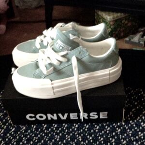 Converse Tennis Shoes